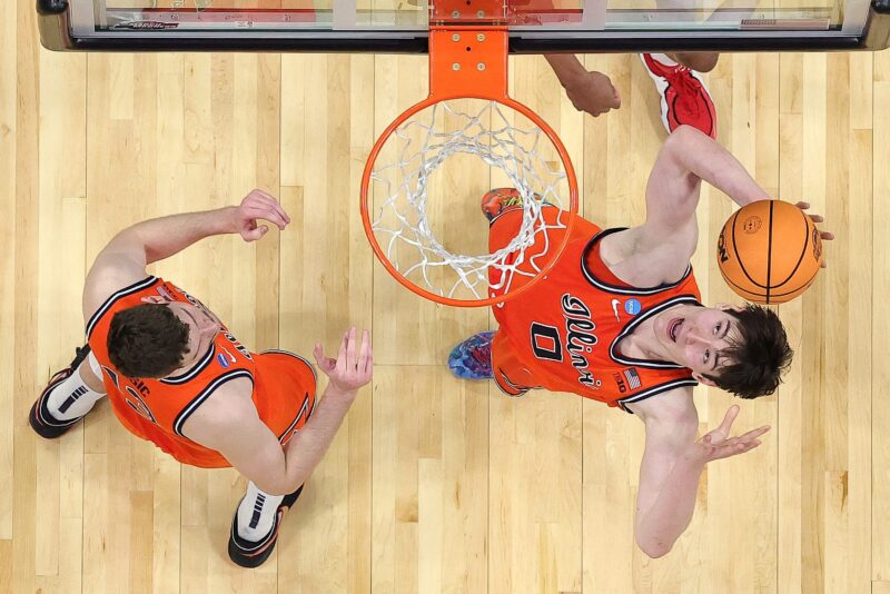 Illinois in Elite 8 thanks to pair of do-it-all freshmen